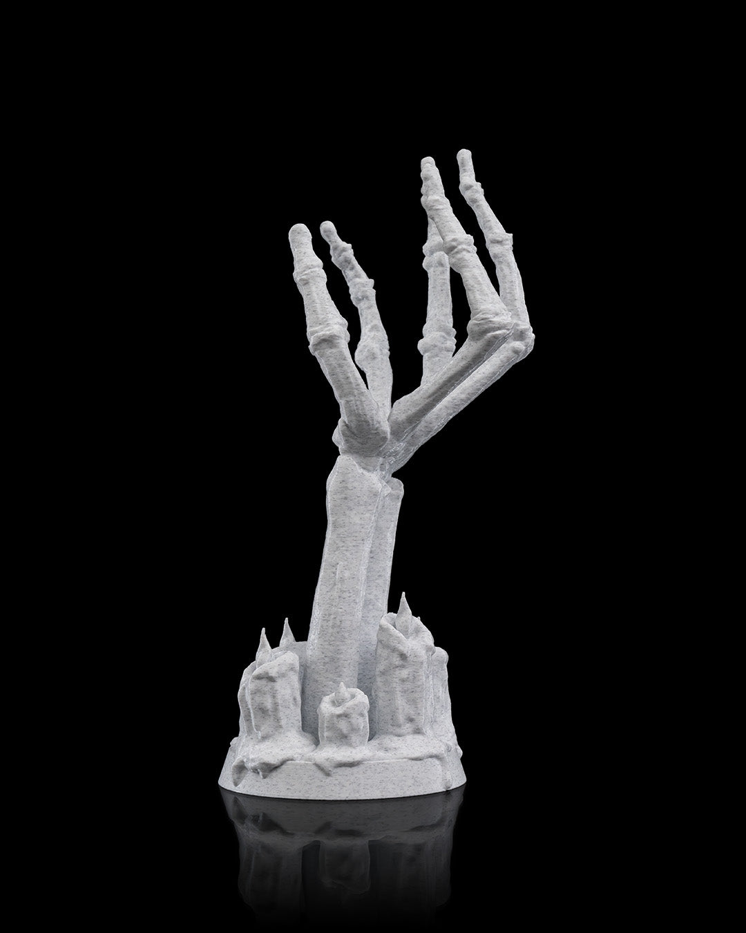 Portacandela “Fiamma Oscura” – Supporto Decorativo a Forma di Mano Scheletrica Stampato in 3D