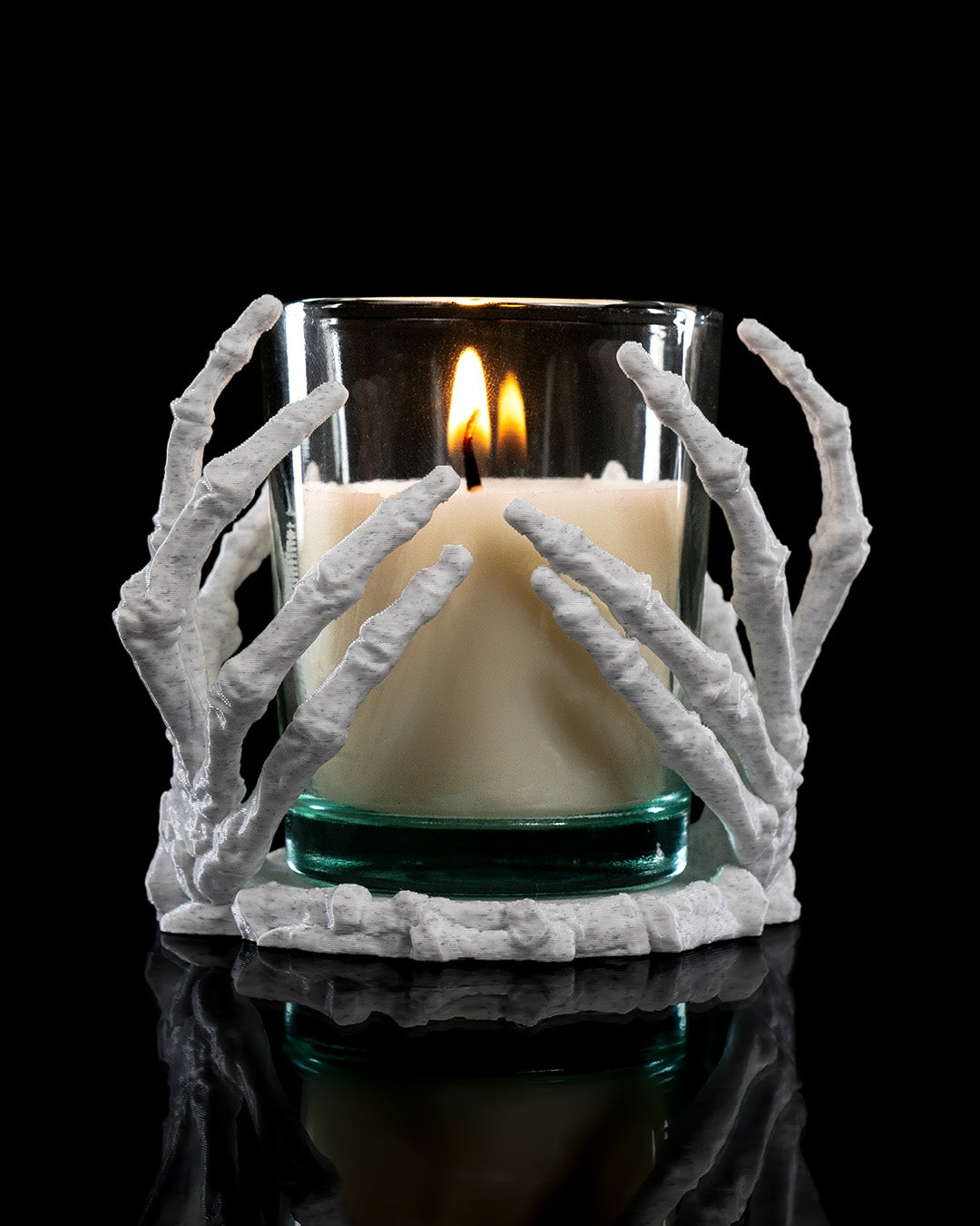 Portacandela “Tocco dell’Ombra” – Supporto Decorativo con Mani Scheletriche Stampato in 3D