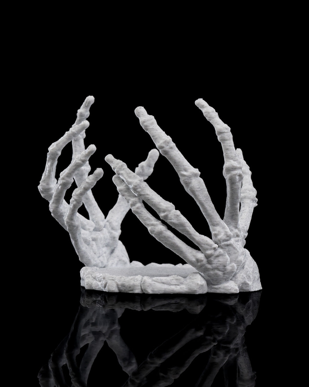 Portacandela “Tocco dell’Ombra” – Supporto Decorativo con Mani Scheletriche Stampato in 3D