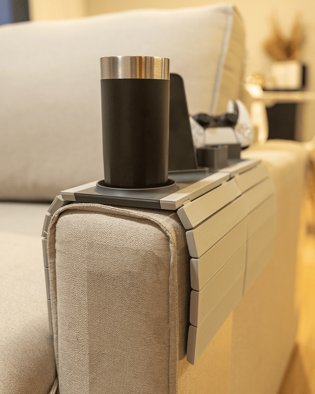 Organizzatore per Bracciolo del Divano Gaming con Porta Controller, Porta Smartphone e Porta Bicchiere – Stampato in 3D