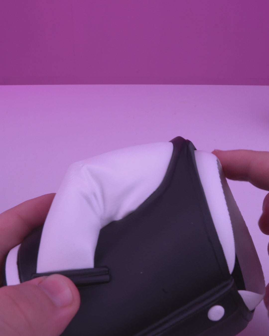 Porta Lattina con Giacca College – Supporto per Bibite Stampato in 3D (12 cm)