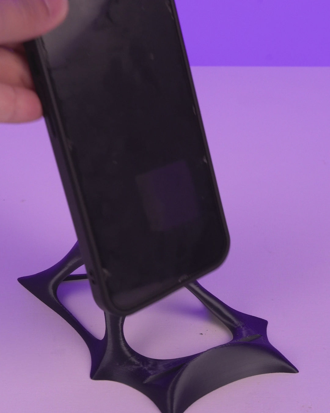 Supporto Smartphone Moderno – Porta Telefono Stampato in 3D dal Design Organico