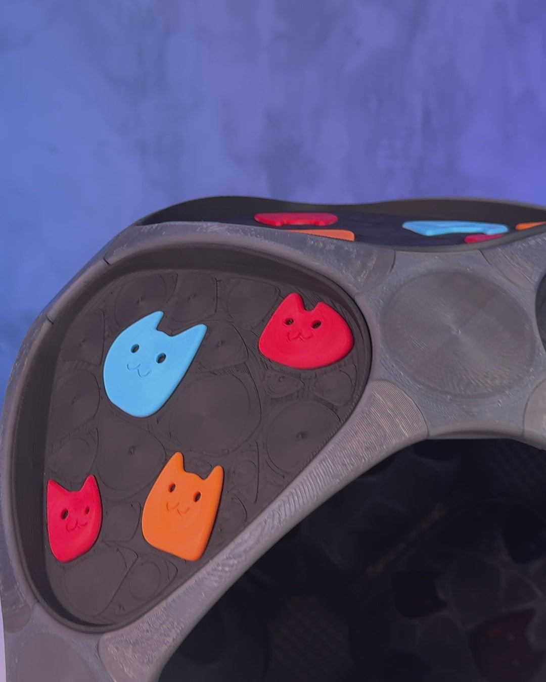 Cuccia Moderna per Gatti e Cani di Piccola Taglia – Design Colorato con Gattini 3D
