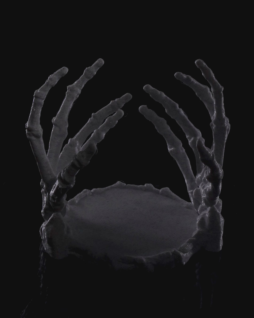 Portacandela “Tocco dell’Ombra” – Supporto Decorativo con Mani Scheletriche Stampato in 3D