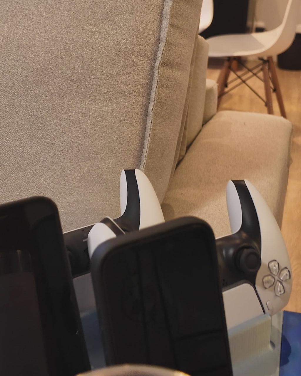 Organizzatore Doppio per Bracciolo del Divano Gaming – Porta Controller, Smartphone e Bicchieri | Stampato in 3