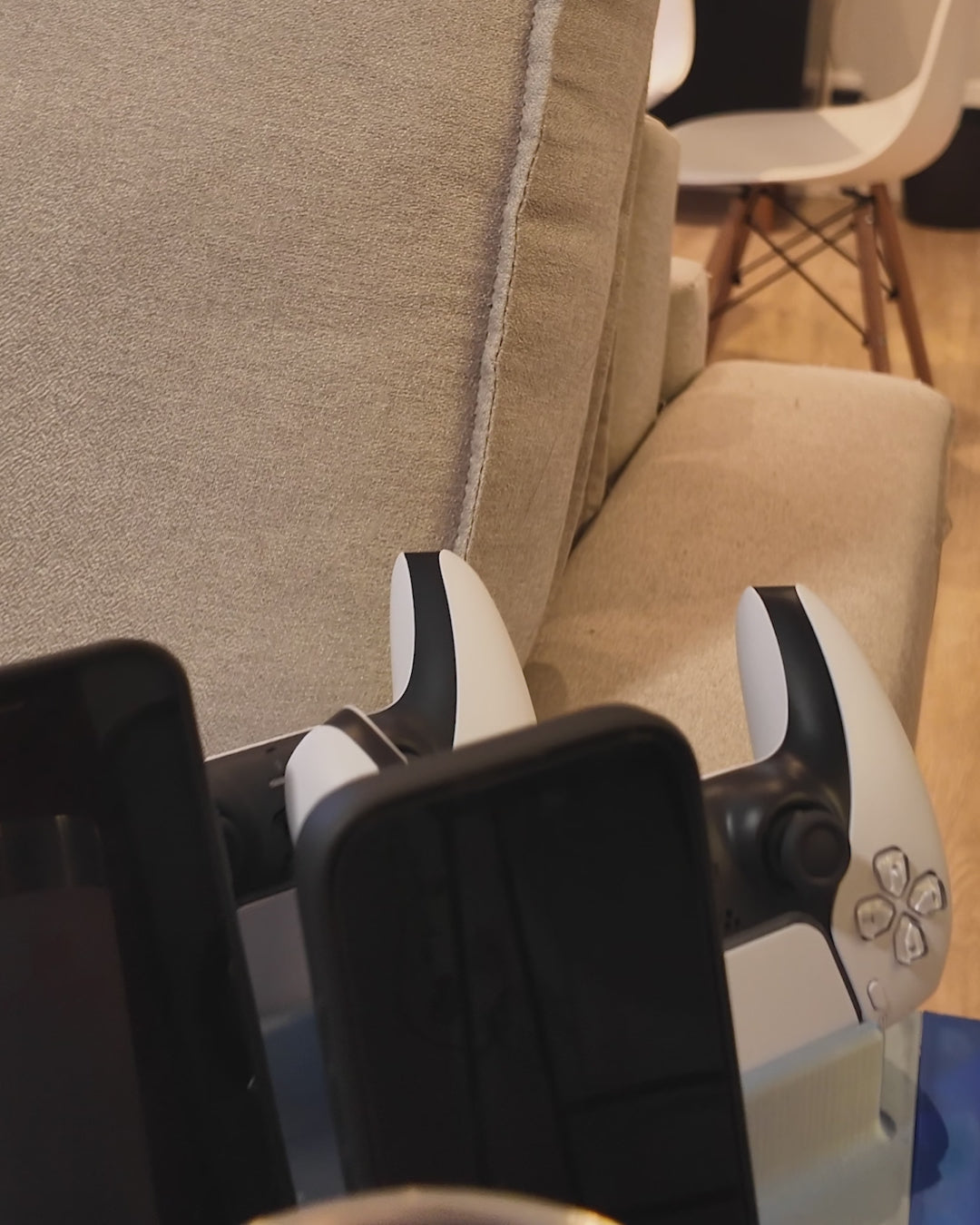 Organizzatore Doppio per Bracciolo del Divano Gaming – Porta Controller, Smartphone e Bicchieri | Stampato in 3